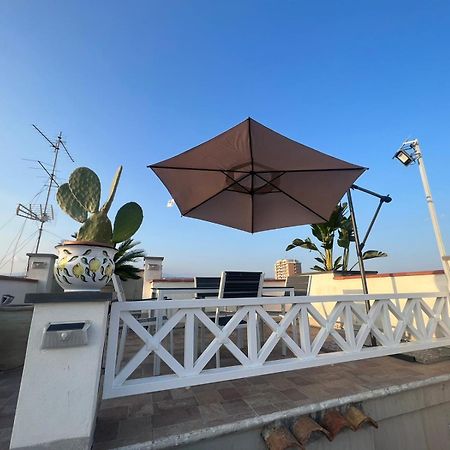 カターニアLa Terrazza Sul Cieloアパートメント エクステリア 写真