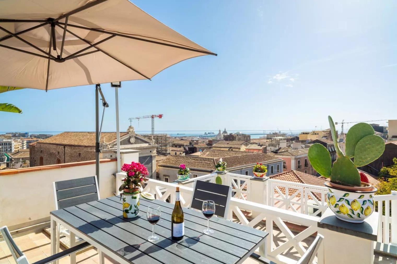 カターニアLa Terrazza Sul Cieloアパートメント エクステリア 写真
