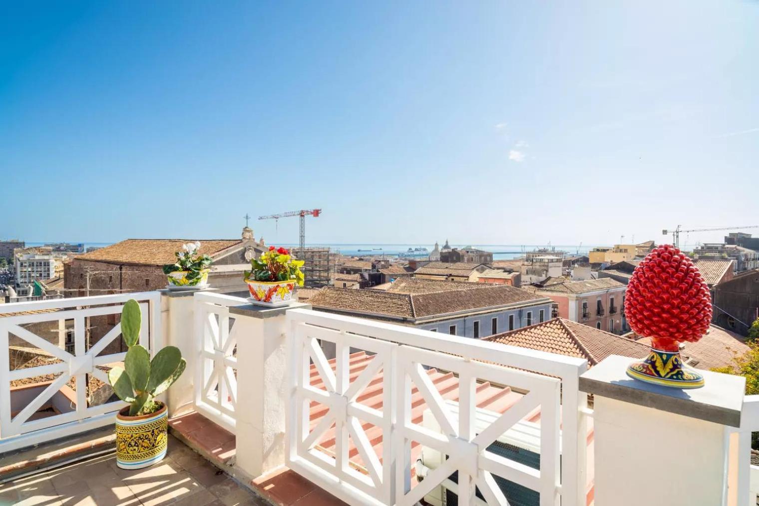カターニアLa Terrazza Sul Cieloアパートメント エクステリア 写真