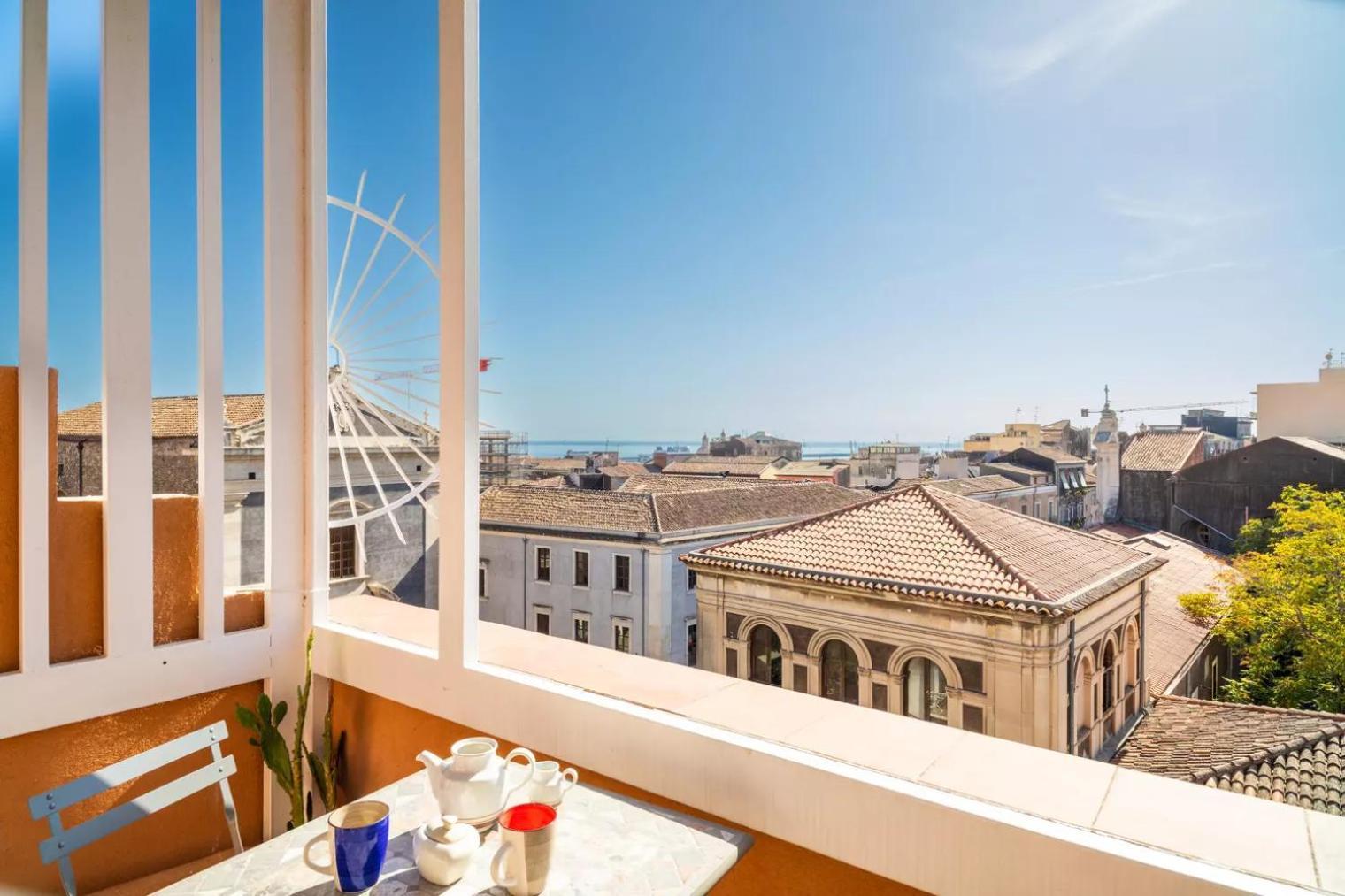 カターニアLa Terrazza Sul Cieloアパートメント エクステリア 写真