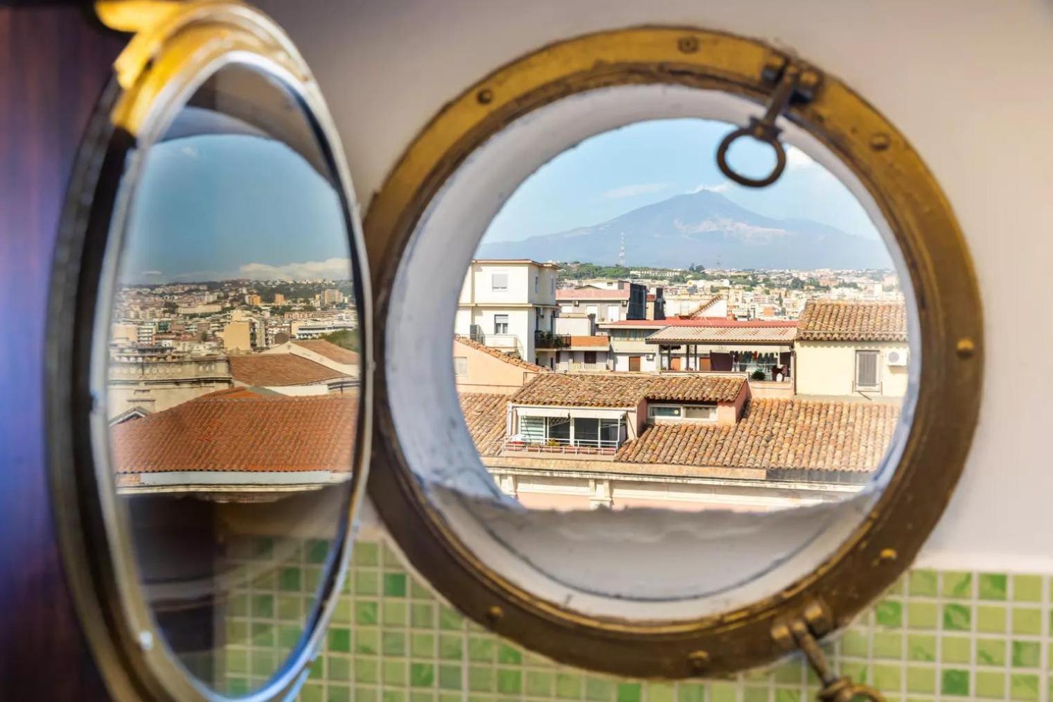 カターニアLa Terrazza Sul Cieloアパートメント エクステリア 写真