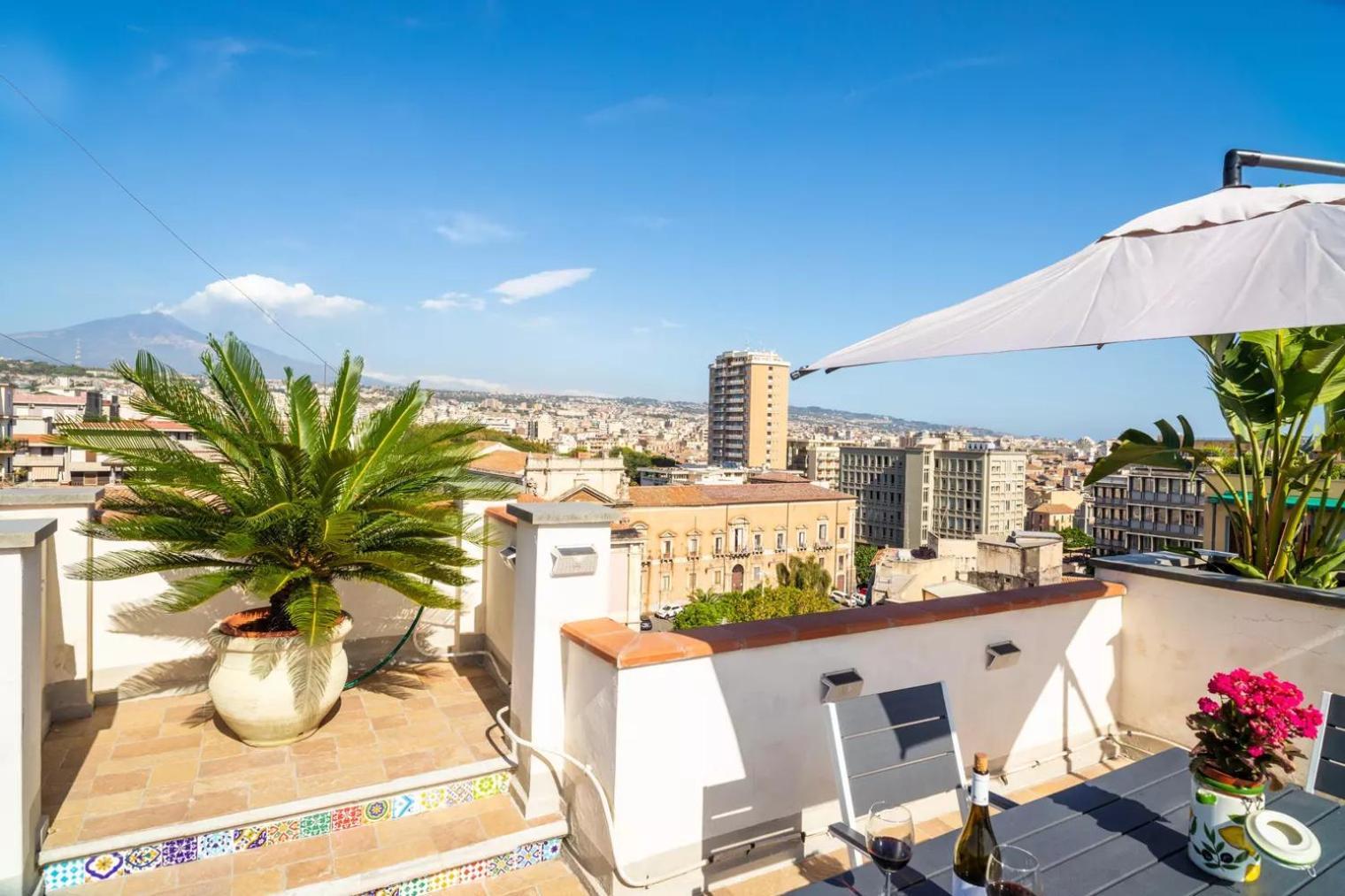 カターニアLa Terrazza Sul Cieloアパートメント エクステリア 写真