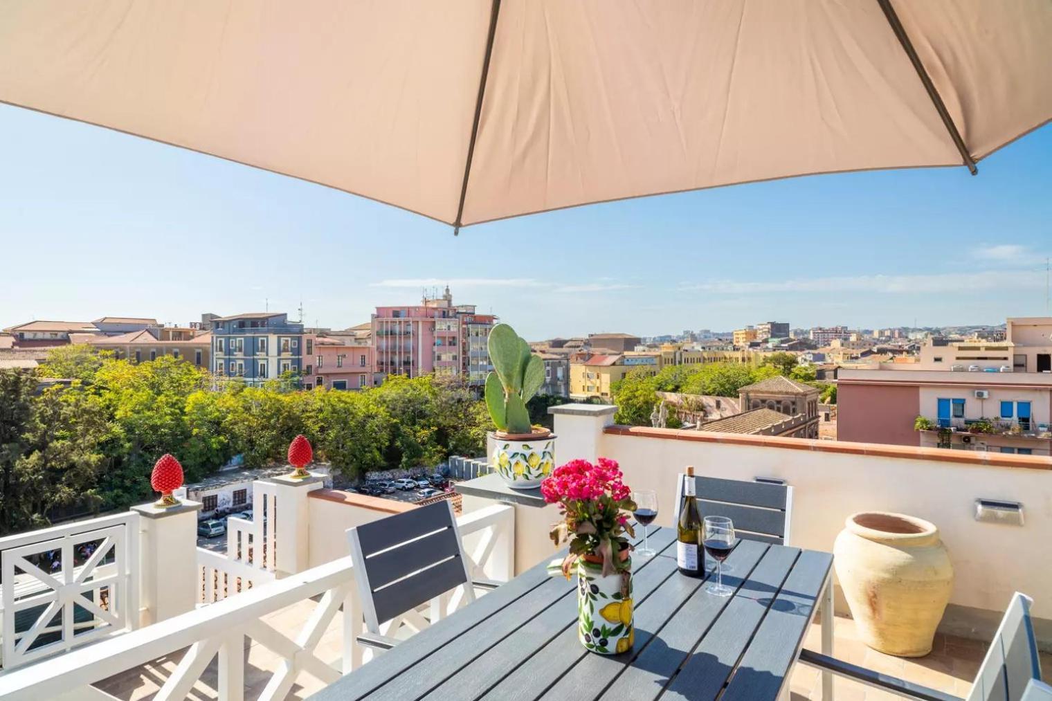 カターニアLa Terrazza Sul Cieloアパートメント エクステリア 写真