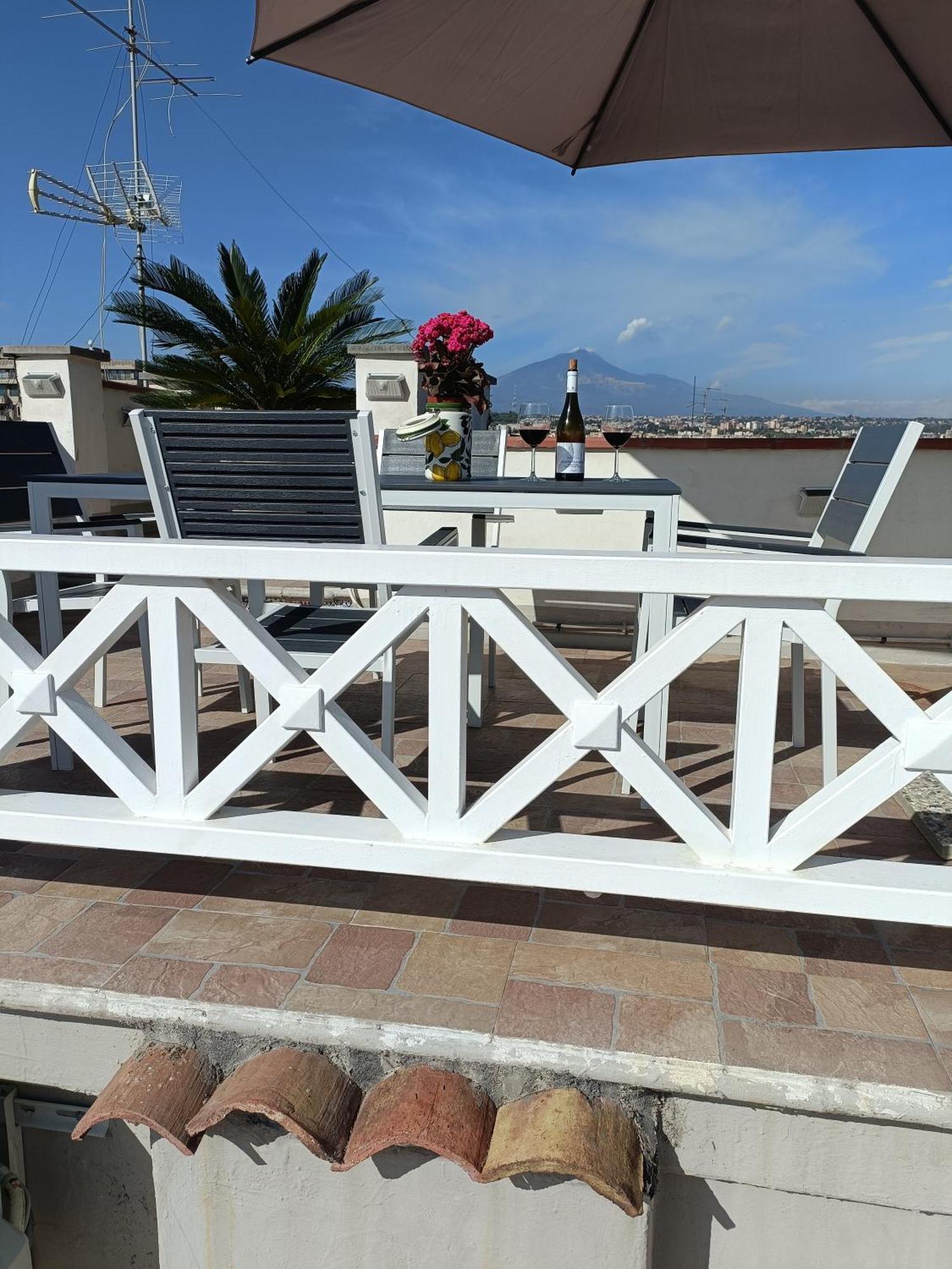 カターニアLa Terrazza Sul Cieloアパートメント エクステリア 写真