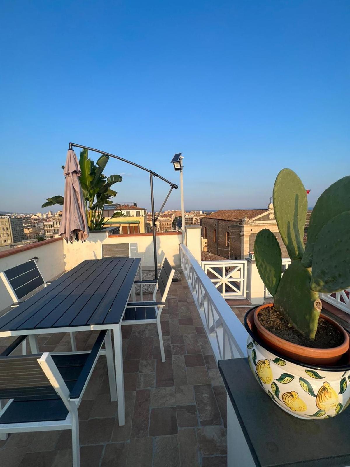 カターニアLa Terrazza Sul Cieloアパートメント エクステリア 写真
