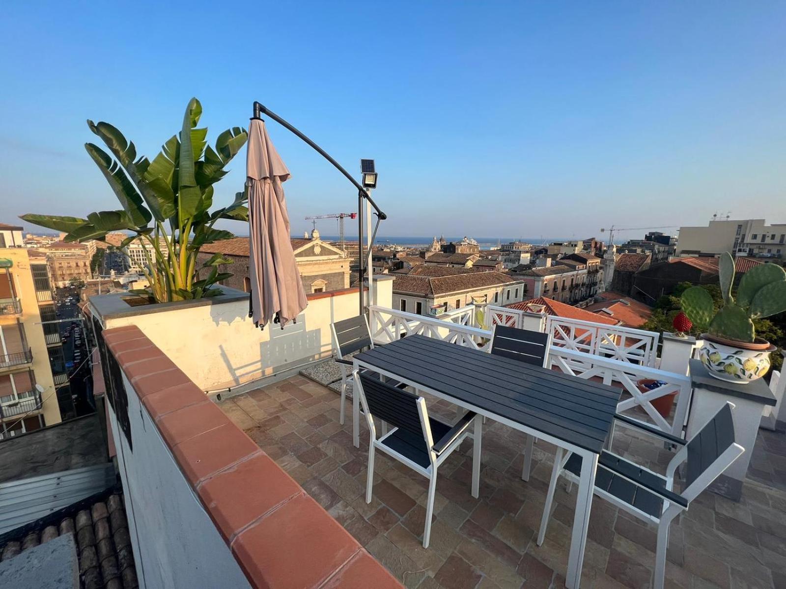 カターニアLa Terrazza Sul Cieloアパートメント エクステリア 写真