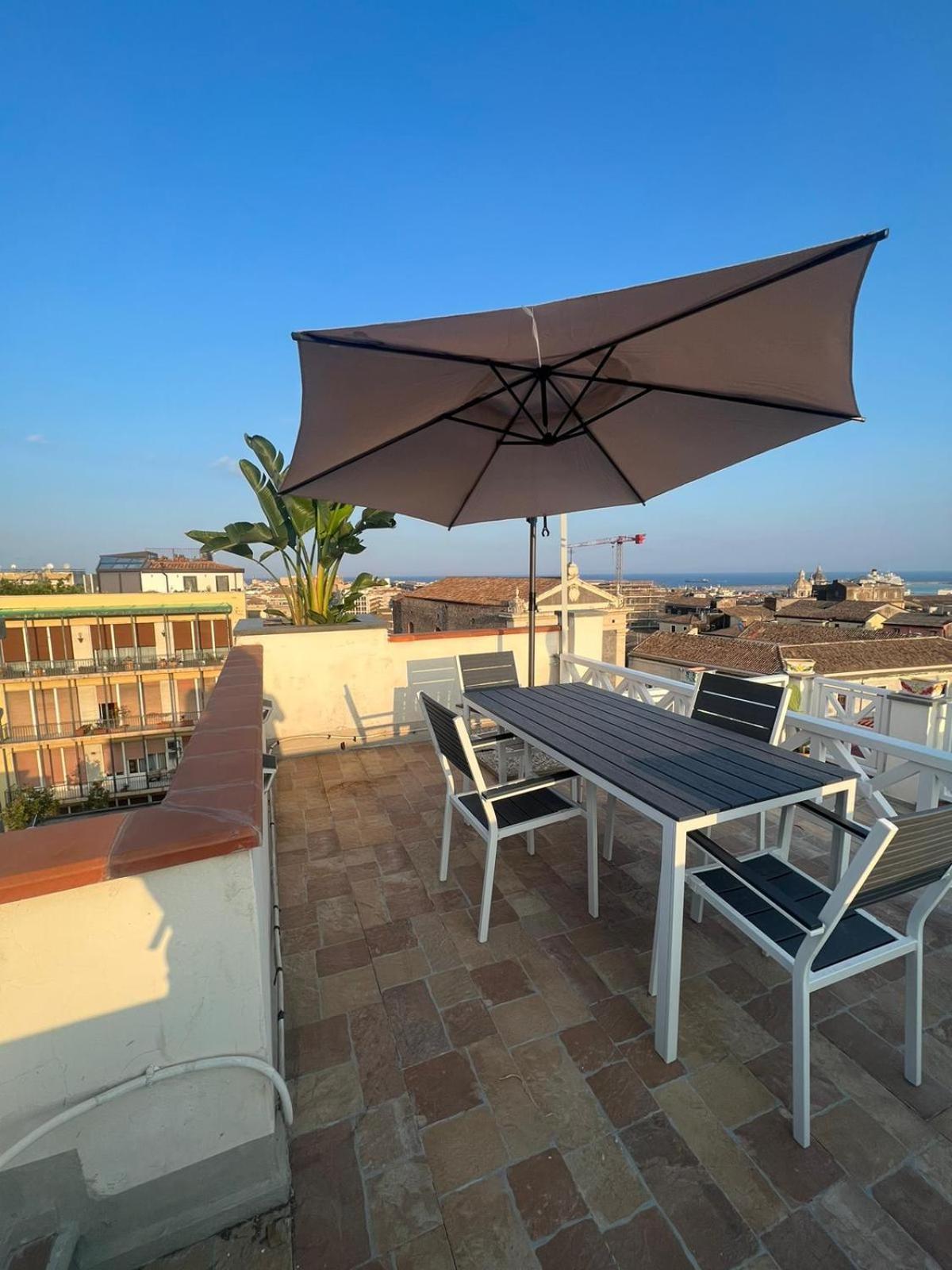 カターニアLa Terrazza Sul Cieloアパートメント エクステリア 写真