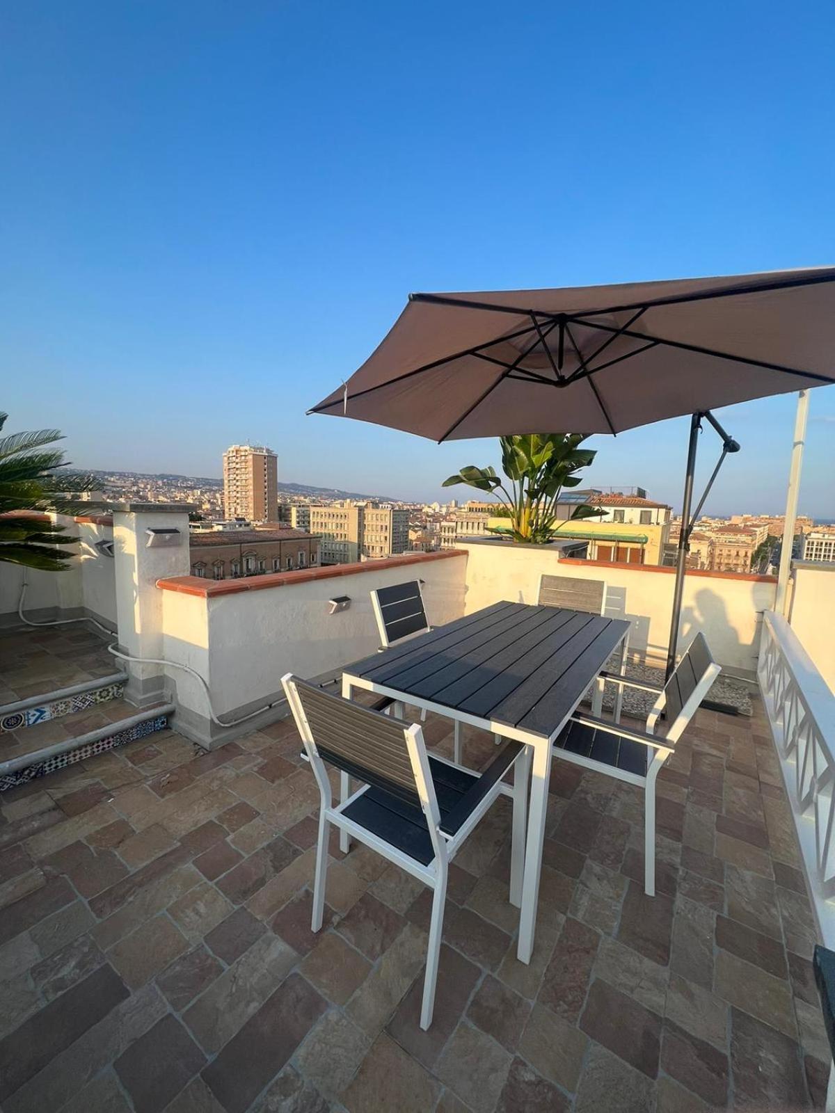 カターニアLa Terrazza Sul Cieloアパートメント エクステリア 写真